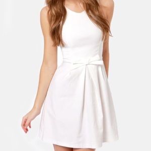 Lulu’s white dress